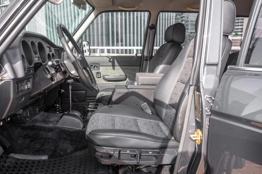 Интерьер Toyota Land Cruiser (FJ62) 1988 года  (фото 74 из 164)